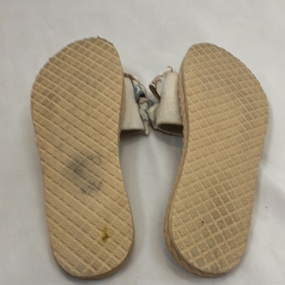 She & In slippers/sandals - Picture 8 of 12